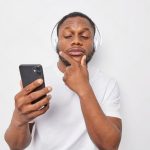 Can Your Smartphone Age Your Skin? Blue Light Science in the UAE