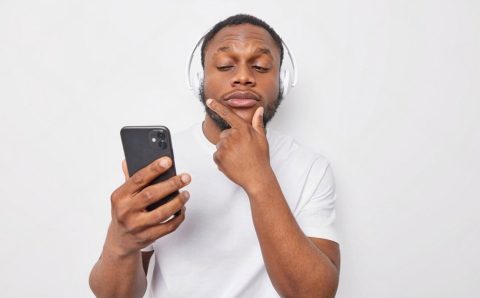 Can Your Smartphone Age Your Skin? Blue Light Science in the UAE